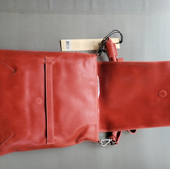 Matt & Nat Messenger Bag - Picture 2 of 5